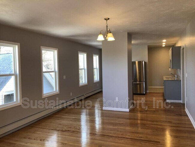 Building Photo - 42 Windsor St