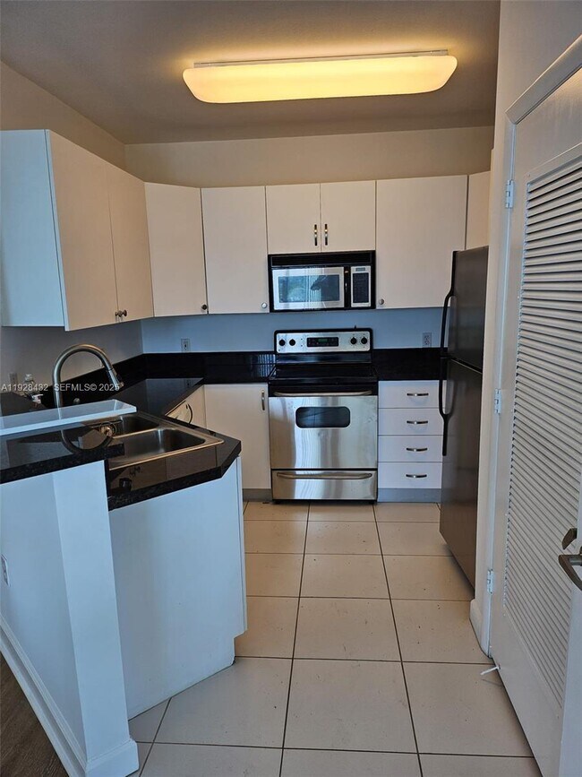 Building Photo - 1401 SW 22nd St