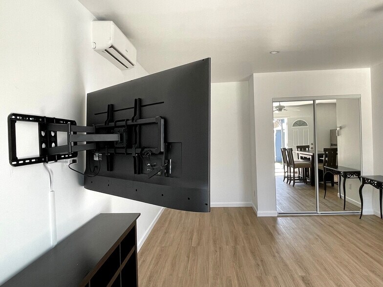 Mounted TV rotates towards the sleeping area - 3541 Helms Ave