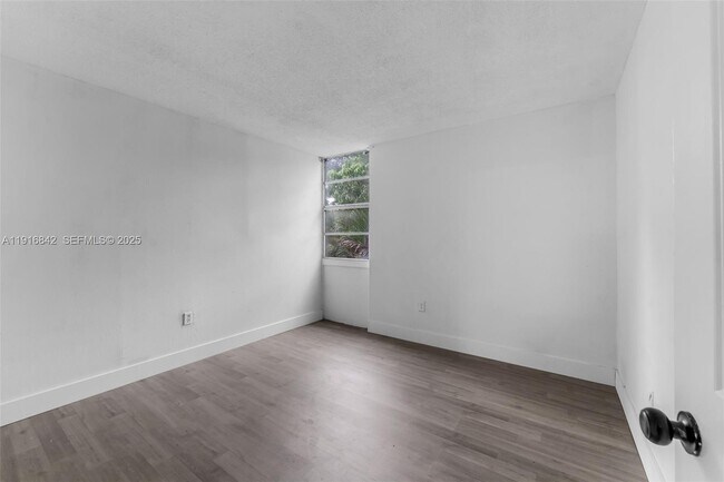 Building Photo - 6011 SW 69th St