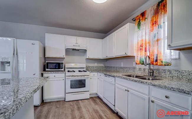 Building Photo - 2403 Belle Ter