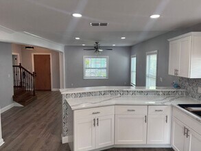 Building Photo - Large 4 bedroom West Tampa Bungalow