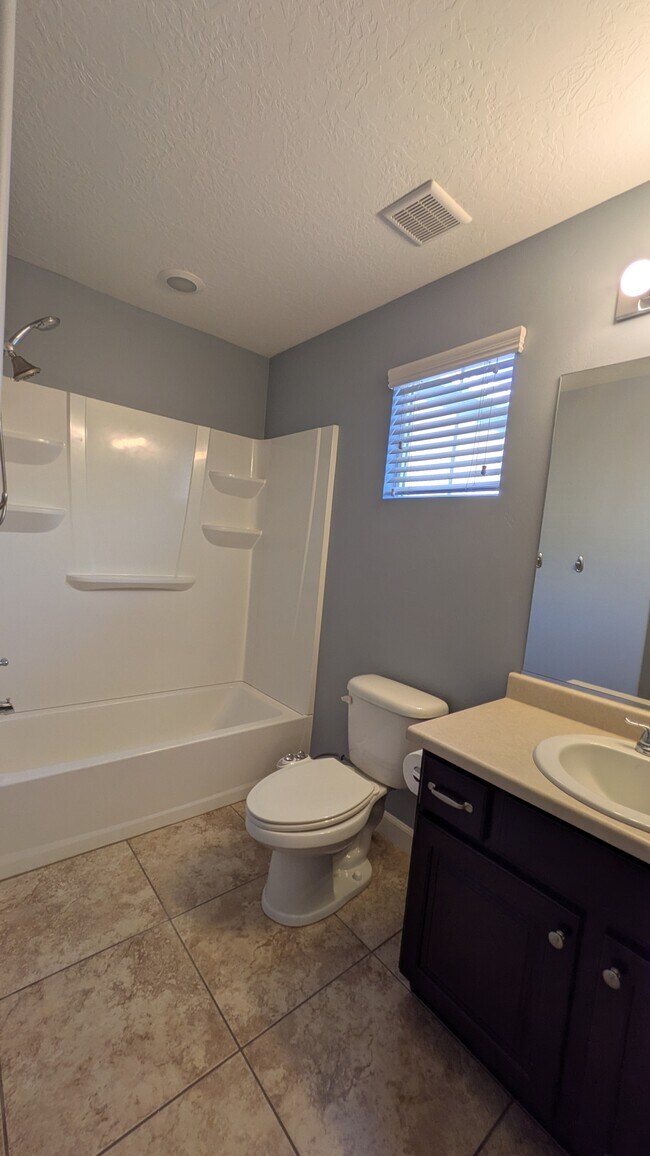 Building Photo - 10241 S Clarks Hill Dr