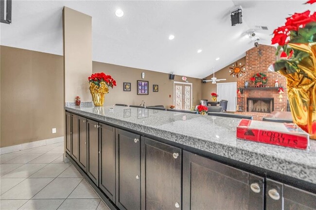 Building Photo - 1400 Gandy Blvd N