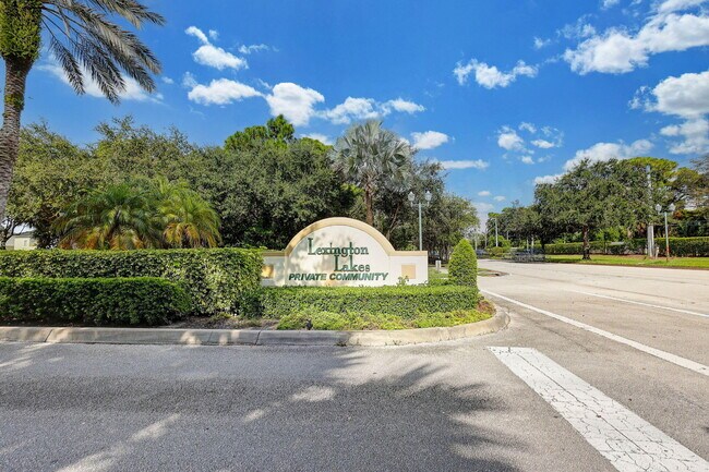 Building Photo - 2988 SE Lexington Lakes Dr