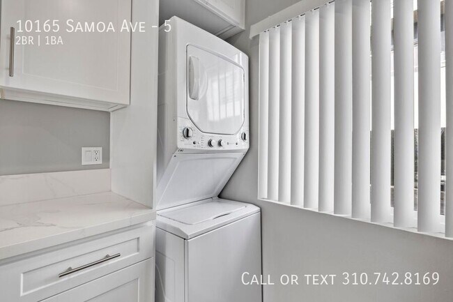 Building Photo - 10165 Samoa Ave