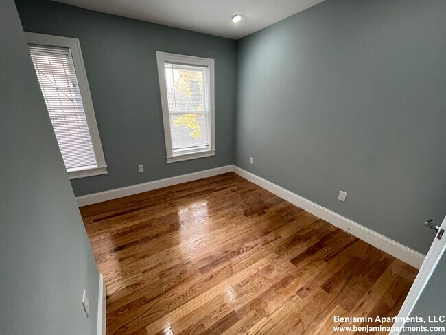 Building Photo - 372 Oxford St