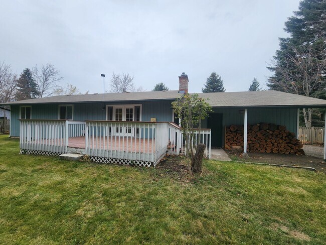 Building Photo - Very Large 3BR, 3BTH, Full Basement, Near Black Bay Park in Post Falls