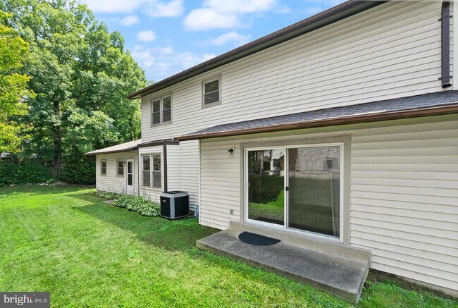 Building Photo - 8902 Huxley Ct