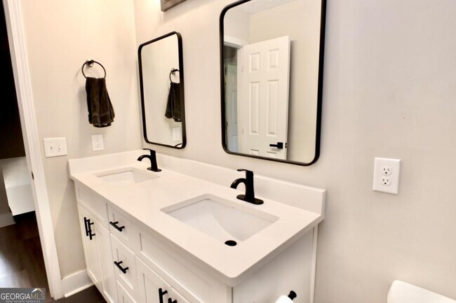 Building Photo - 1101 Magical Way