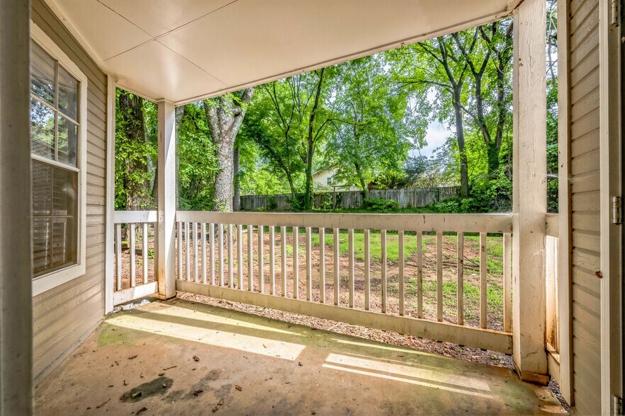 Building Photo - 3784 University Dr NW