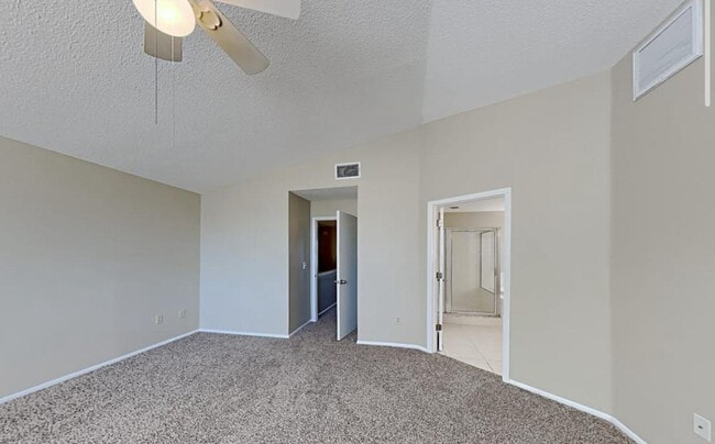 Building Photo - 12814 Longcrest Dr