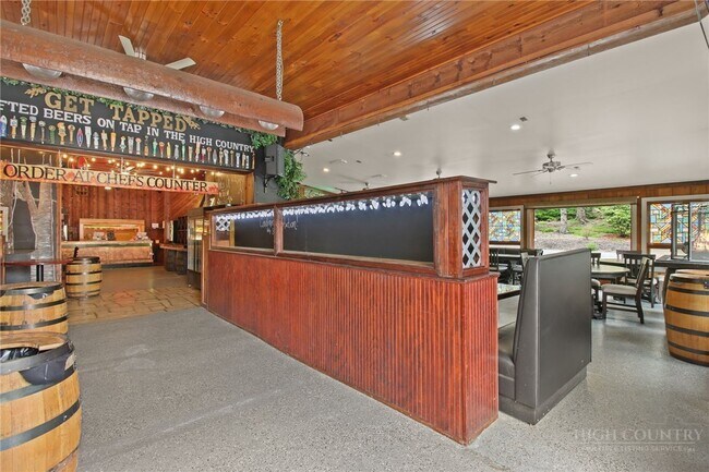 Building Photo - 1003 Beech Mountain Pkwy