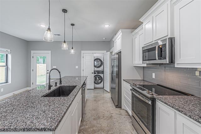 Building Photo - 117 W Sears St