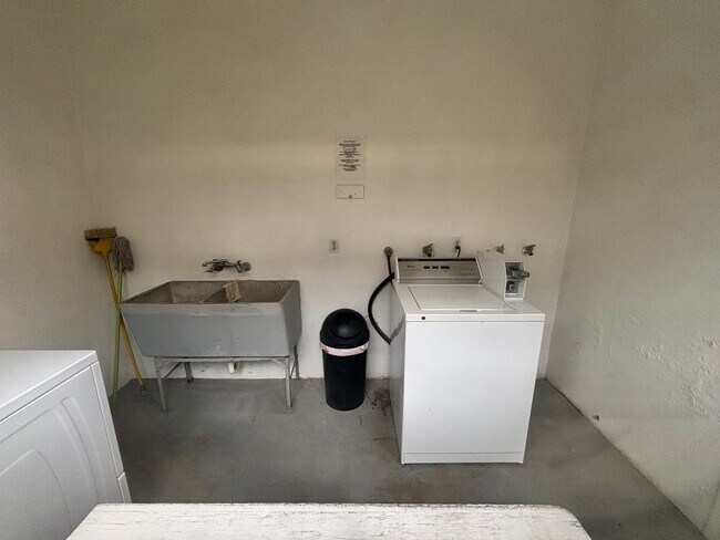 Building Photo - 2 bedrooms 1 bath apartment in Chula Vista