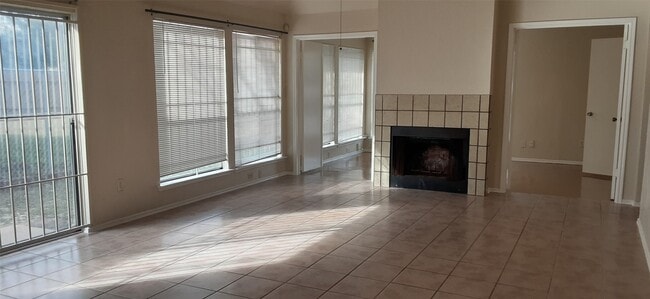 Building Photo - 6406 Costa Mesa Dr