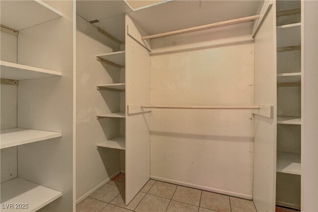 Building Photo - 3959 Avila St