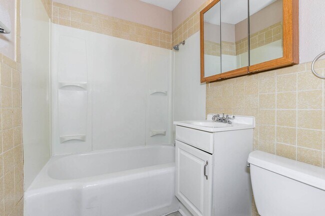 Building Photo - 1728 N Hillside St