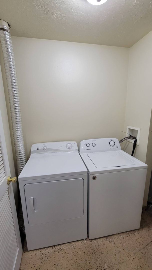 Building Photo - 2 Bedroom / 2 Bathroom Unit | Cornhusker Creek Apartment