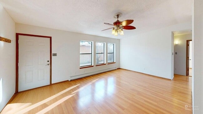 Building Photo - 2 Bedroom with a Patio with beds