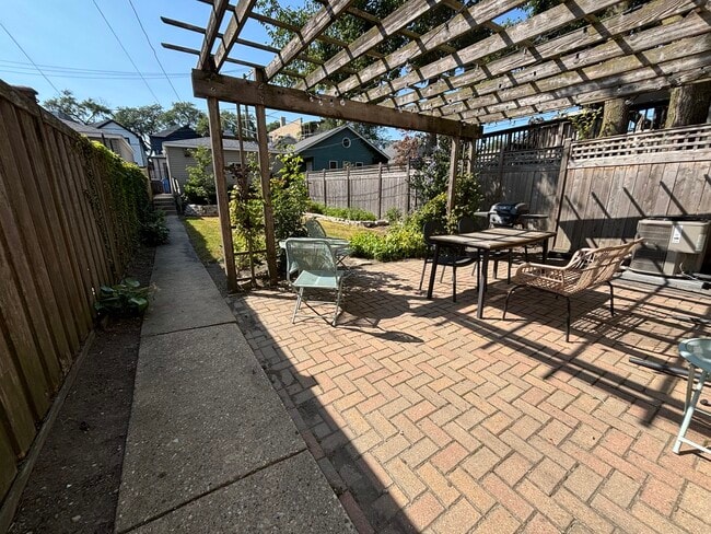 Building Photo - 2032 N Whipple St