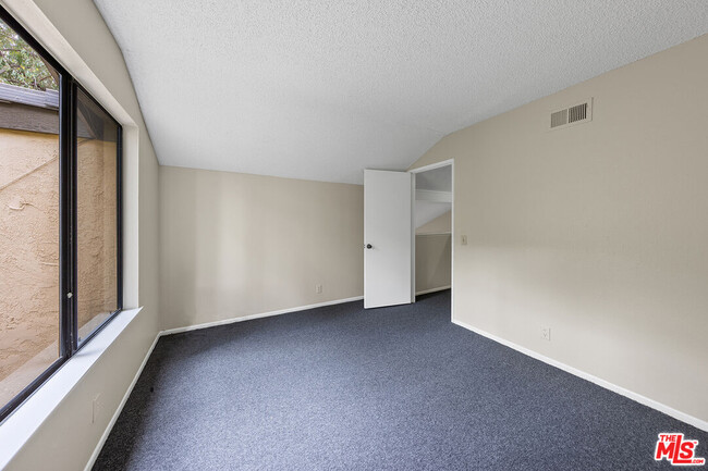 Building Photo - 780 Carriage Cir