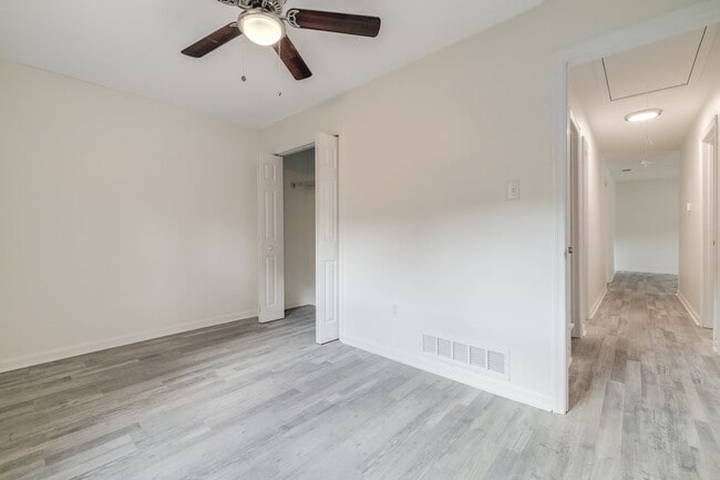 Building Photo - 925 Staley Ave