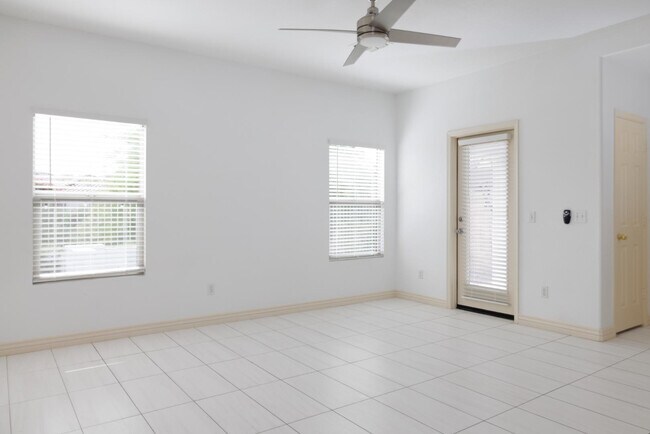 Building Photo - 7500 E Deer Valley Rd