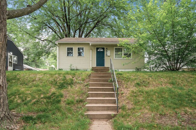 Building Photo - Gorgeous 4BR/2BA Home with Finished Lower ...