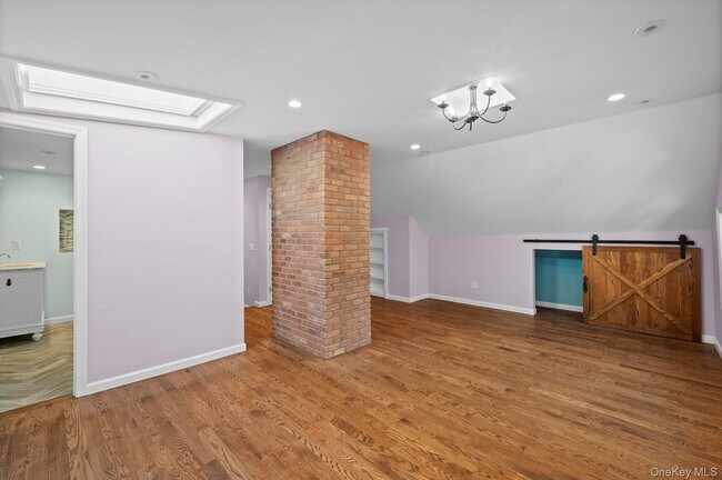 Building Photo - 82 Shingle House Rd