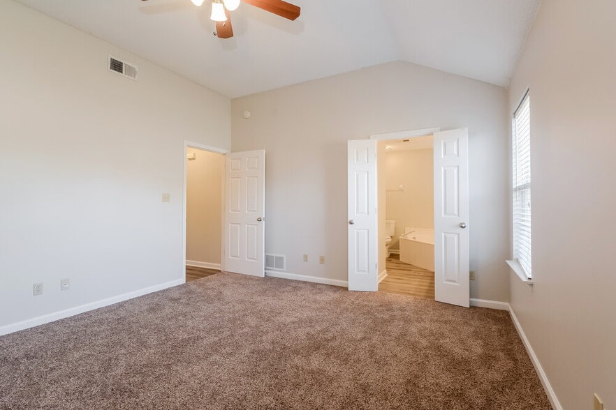 Building Photo - 8334 Regal Bend Dr