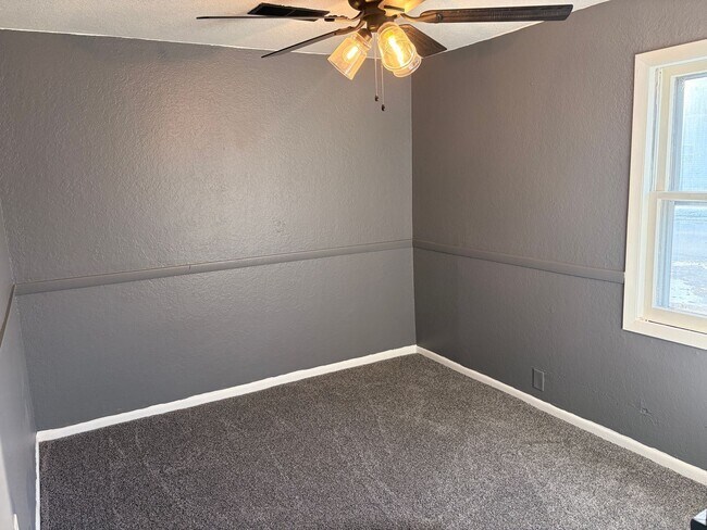 Building Photo - Lovely 3-Bedroom Ranch Style Home!