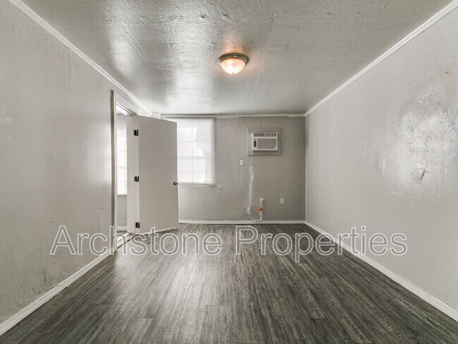 Building Photo - 1233 N Grand Blvd
