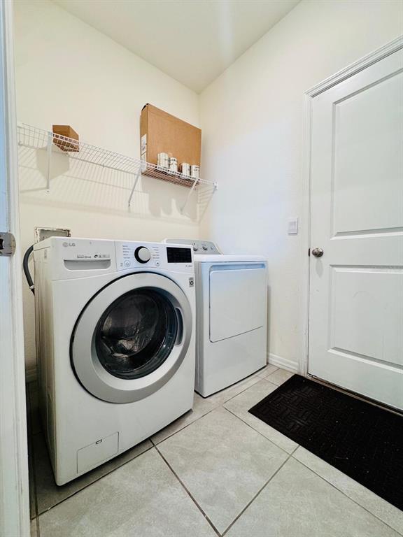 Building Photo - 8059 SW 57th Ct