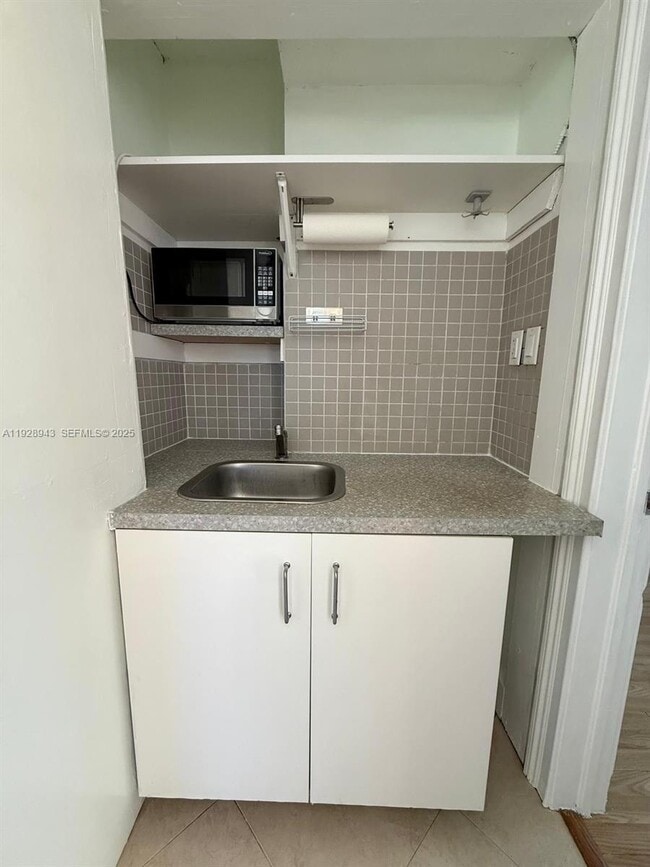 Building Photo - 5001 SW 113th Ct