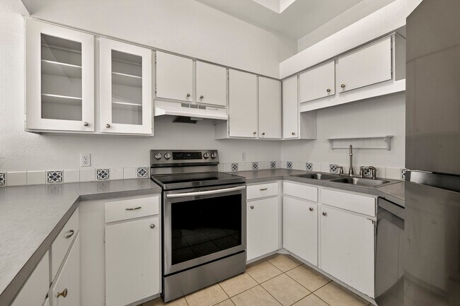 Building Photo - 2324 N Whispering Pines Way