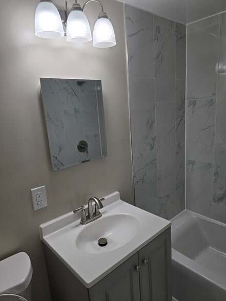 Building Photo - 1926 Guy Way