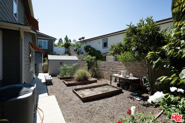 Building Photo - 9 Casaba Rd