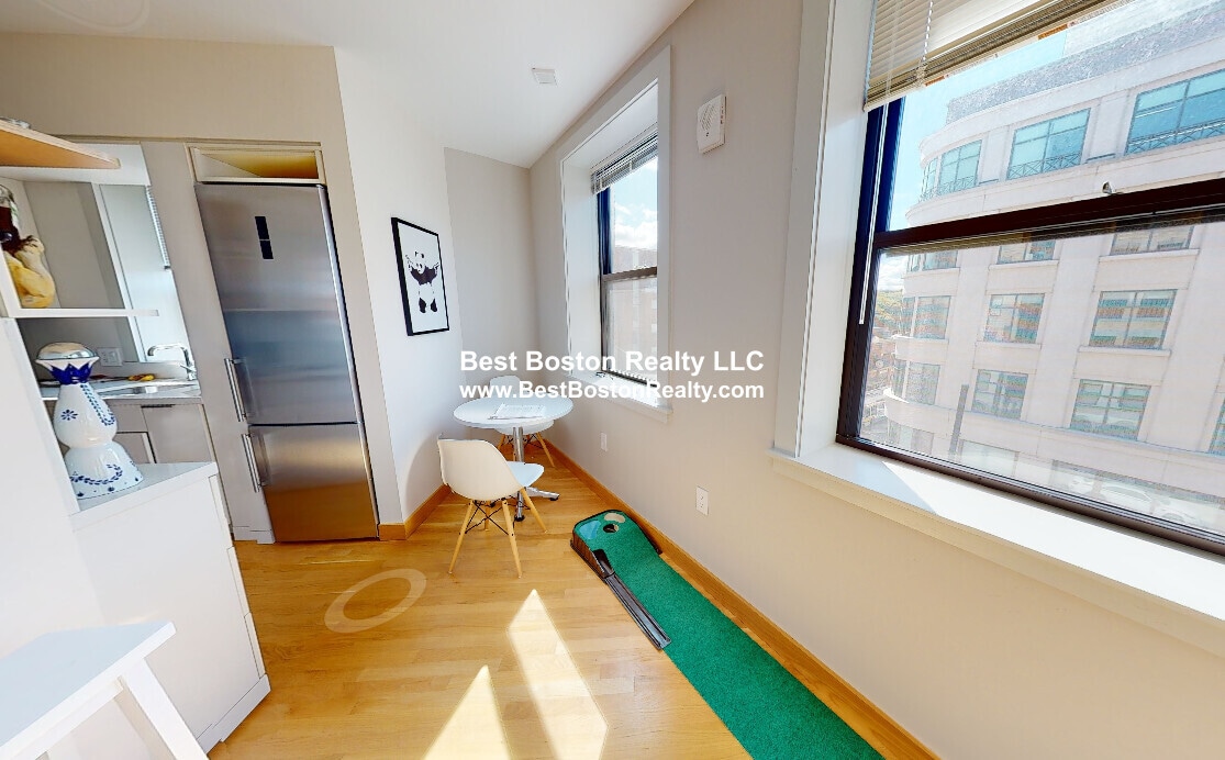 Building Photo - 115 Mt Auburn St