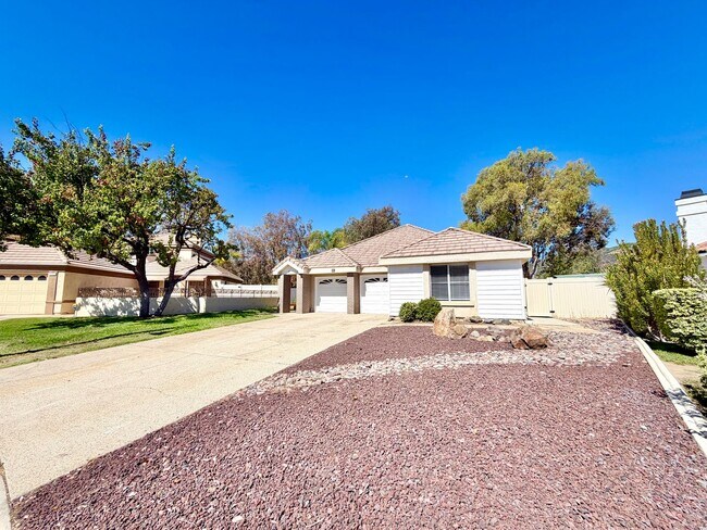 Building Photo - Recently Remodeled 3 Bedroom 2 Bathroom Corner Lot Home Move-in Ready