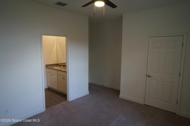 Building Photo - 153 Oakcrest Ave NE