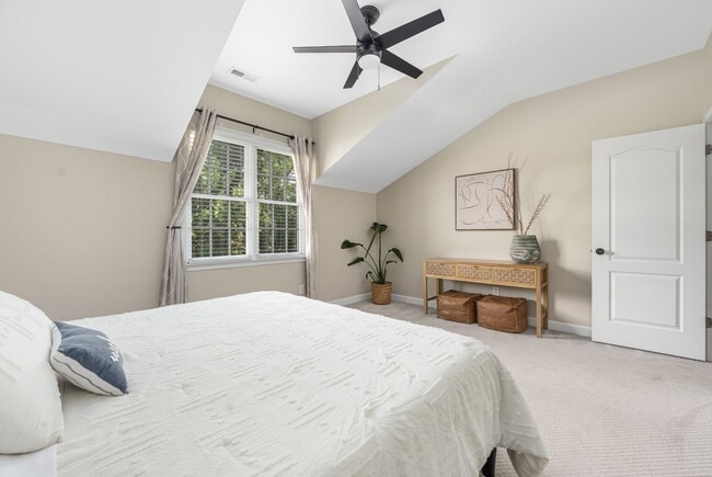 Building Photo - Stylish 3-bedroom townhome in Vermillion in Hustersville