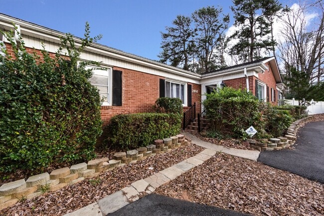 Building Photo - "Charming 3-Bedroom Retreat with Gleaming Hardwood Floors in Westerly Hills!"