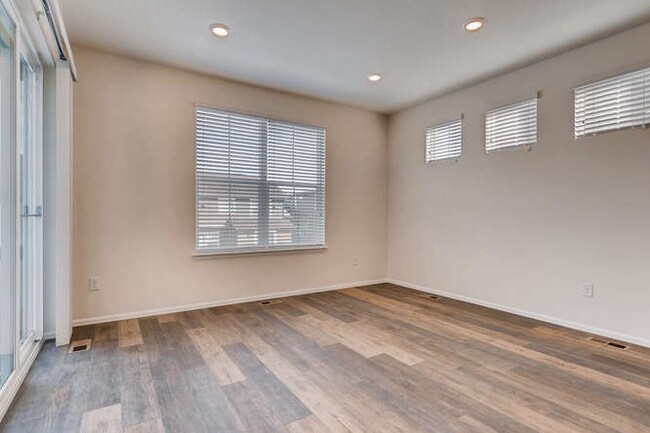 Building Photo - 3162 Jonquil St