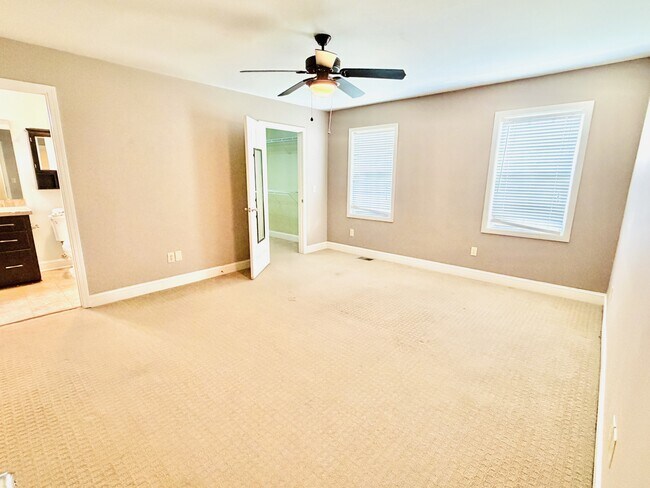 Building Photo - 715 Holland Ave