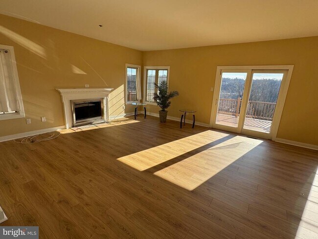 Building Photo - 327 Overlook Ln