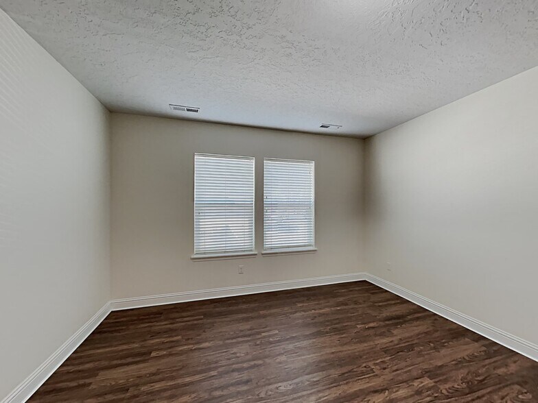 Building Photo - 63 S Lancaster Dr