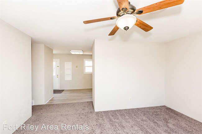 Building Photo - 3 br, 1 bath House - 701 Plaza Dr