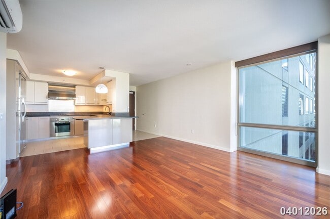 Building Photo - 2br - 2 Bed 1 Bath Condo in Capitol Place