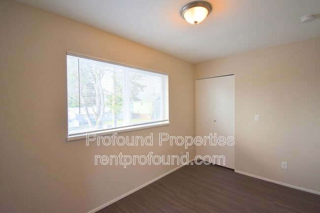 Building Photo - 738 NE 94th Ave